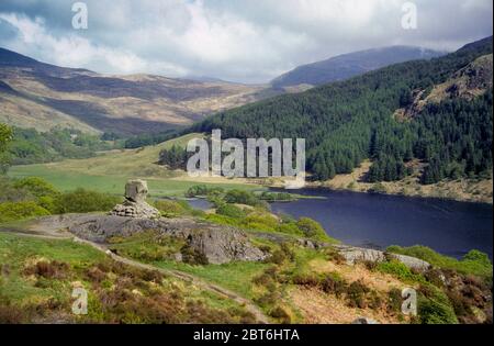 Loch Trool e Robert the Bruce della pietra, Galloway Forest Park Foto Stock