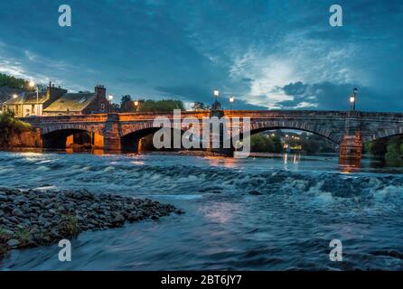 Creebridge e River Cree a Newton Stewart al tramonto. Foto Stock