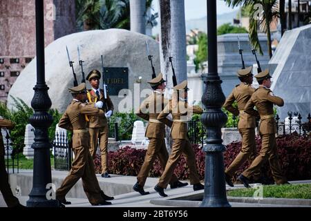 SANTIAGO DE CUBA, PROVINCIA DI SANTIAGO DE CUBA, CUBA - Gennaio 12 2020 : Tomba di Fidel Castro al Cimitero di Santa Ifigenia. Foto Stock