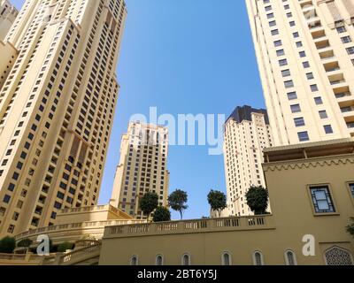 JBR, Jumeirah Beach Resort, una nuova attrazione turistica area con negozi, ristoranti e grattacieli residenziali in Dubai Emirati Arabi Uniti Foto Stock