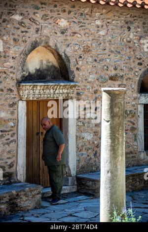 La chiesa del monastero di Kesariani sul monte Imitos Foto Stock