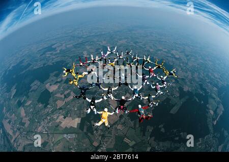 Skydivers in formazione Foto Stock
