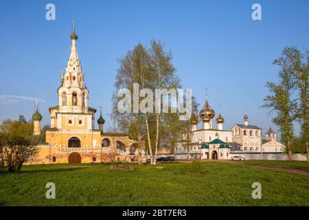 Chiesa di San Giovanni Battista e il Monastero della Resurrezione a Uglich, una vecchia città russa, la regione di Yaroslavl, anello d'oro della Russia. Foto Stock