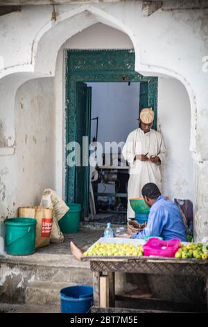 Zanzibar al largo della costa della Tanzania è uno dei grandi crogioli culturali del mondo, con influenze arabe, indiane, europee e africane. Foto Stock