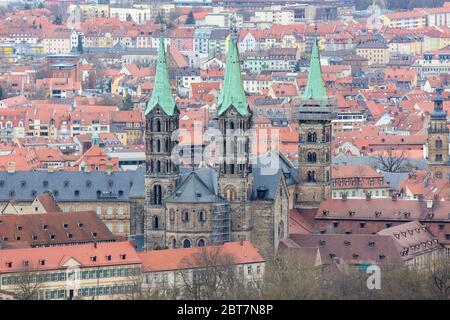 Vista sulle torri della cattedrale di Bamberga (Bamberger Dom). Foto Stock