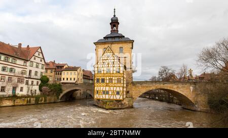 Panorama del Vecchio Municipio (Altes Rathaus). Simbolo di Bamberga e sito patrimonio dell'umanità dell'UNESCO. Bellissimo paesaggio urbano. Destinazione turistica superiore. Foto Stock