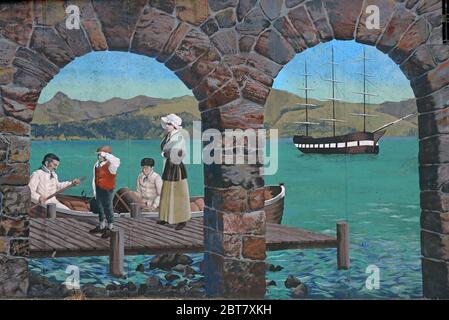 LYTTLETON, NUOVA ZELANDA, 25 FEBBRAIO 2020: Un murale dipinto sul ponte vicino Pilgrim Rock, un monumento ai pellegrini originali di Canterbury che si stabilirono Foto Stock