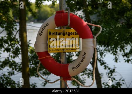Berlino / Germania - Maggio 21 2020: Una linfa vitale di un lago tedesco Weissensee a Berlino Foto Stock