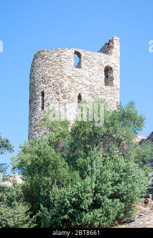 Parte delle fortificazioni rovinate di Château de Grimaud, Francia Foto Stock