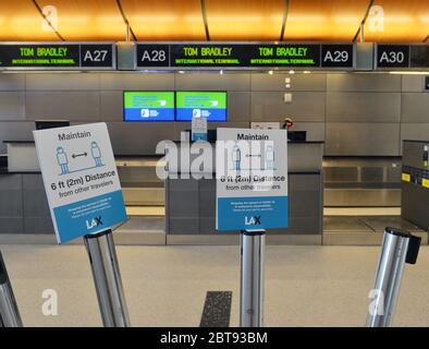 Culver City, Stati Uniti. 24 maggio 2020. Il terminal internazionale di Tom Bradley è vuoto, poiché l'epidemia di coronavirus ha portato il traffico passeggeri a LAX a una fermata a Los Angeles sabato 23 maggio 2020. Il numero di persone che viaggiano in aereo è sceso di circa il 96% in mezzo alla pandemia del coronavirus, secondo diversi parametri. Foto di Jim Ruymen/UPI Credit: UPI/Alamy Live News Foto Stock