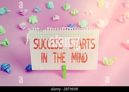 Testo della scrittura il successo inizia nella mente. Foto concettuale impostare la tua mente alla positività che può andare un modo lungo Foto Stock