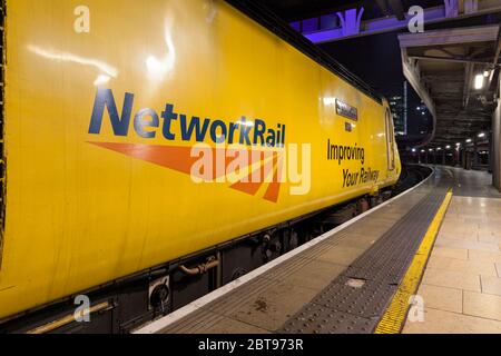 Autovettura elettrica ad alta velocità classe 43 43014, parte del nuovo treno di monitoraggio della rete ferroviaria alla stazione di Paddington Foto Stock