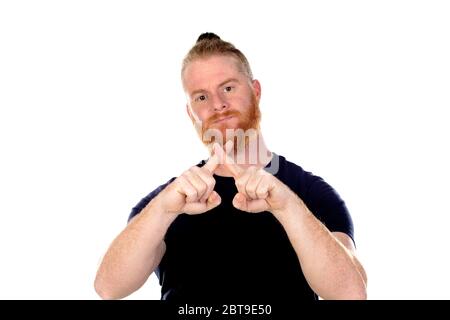 Uomo dai capelli rossi con barba lunga isolato su sfondo bianco Foto Stock