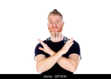 Uomo dai capelli rossi con barba lunga isolato su sfondo bianco Foto Stock