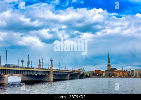 Skyline di riga dal fiume Daugava, riga, Lettonia Foto Stock