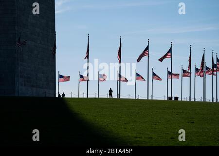 Washington, Distretto di Columbia, Stati Uniti. 26 Marzo 2020. La gente apprezza il National Mall il 26 marzo 2020, a Washington, DC Credit: Alex Edelman/ZUMA Wire/Alamy Live News Foto Stock