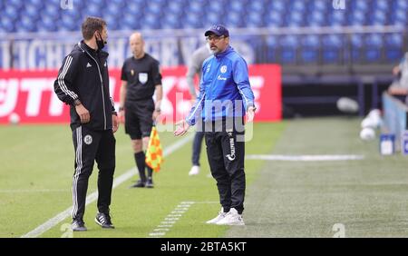 Schalke, Germania. 24 maggio 2020. Firo 24.05.2020 1.Bundesliga, stagione 19/20 2019/2020 27. giornata: FC Schalke 04 - FC Augsburg gesto - allenatore David Wagner. | utilizzo in tutto il mondo credito: dpa/Alamy Live News Foto Stock