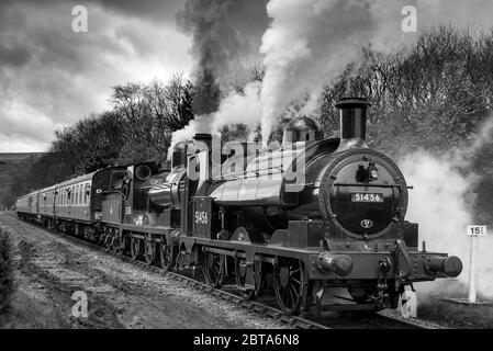 Lancashire e Yorkshire Railway Class UN numero 52322double diretto con Lancashire & Yorkshire Railway Tank Loco 752 in esecuzione come 51456 presso la East LAN Foto Stock