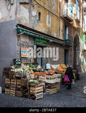 Napoli, 8 febbraio 2020 – una storia di drogheria al Rione Sanità Foto Stock