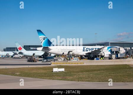 Jet Plane sulla pista all'aeroporto di Bristol Foto Stock