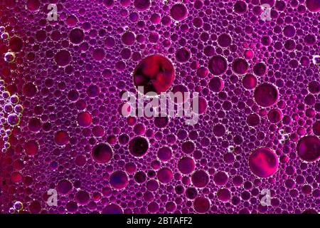 una fantastica vista dall'alto delle bolle d'acqua, macro shot Foto Stock