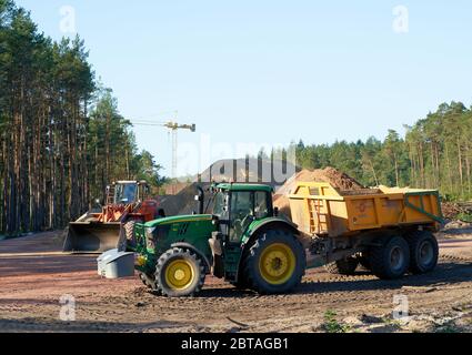 Disboscamento di una foresta per la costruzione dell'autostrada A14 a nord del villaggio di Dolle in Germania Foto Stock