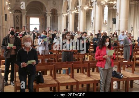 PRIMA MESSA DOPO LA CHIESA DI NOTRE-DAME-DES CHAMPS DI PARIGI Foto Stock