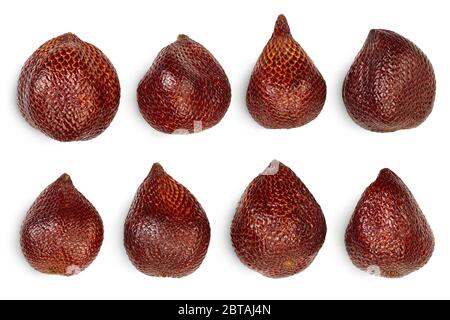 Frutta di serpente di Salak isolata su sfondo bianco con percorso di ritaglio e profondità di campo. Vista dall'alto. Disposizione piatta. Set o raccolta Foto Stock