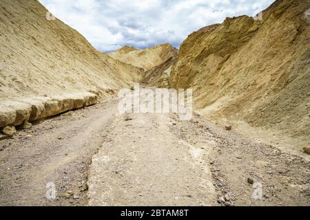 hikink il canyon dorato - circuito gower gulch nel parco nazionale della valle della morte in california negli stati uniti Foto Stock