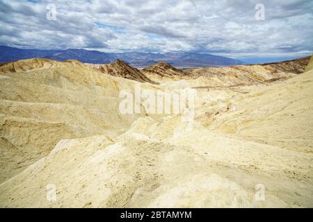 hikink il canyon dorato - circuito gower gulch nel parco nazionale della valle della morte in california negli stati uniti Foto Stock