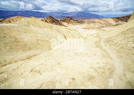 hikink il canyon dorato - circuito gower gulch nel parco nazionale della valle della morte in california negli stati uniti Foto Stock