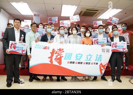 Hong Kong, Cina. 24 maggio 2020. Persone di tutti i settori della vita partecipano a una campagna a sostegno della legislazione nazionale sulla sicurezza per la Regione amministrativa speciale di Hong Kong (HKSAR) a Hong Kong, Cina meridionale, 24 maggio 2020. Credit: Lui Siu Wai/Xinhua/Alamy Live News Foto Stock