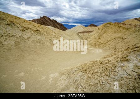 hikink il canyon dorato - circuito gower gulch nel parco nazionale della valle della morte in california negli stati uniti Foto Stock