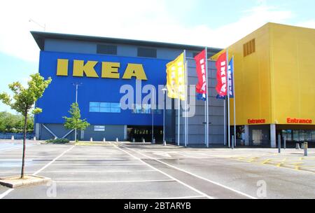 Milton Keynes, Regno Unito. 23 maggio 2020. Il logo IKEA visto in uno dei loro negozi.il gigante dei mobili Ikea ha annunciato che il 1° giugno riaprirà 19 dei suoi negozi in Inghilterra e Irlanda del Nord e Milton Keynes è incluso nella lista. Credit: Keith Mayhew/SOPA Images/ZUMA Wire/Alamy Live News Foto Stock