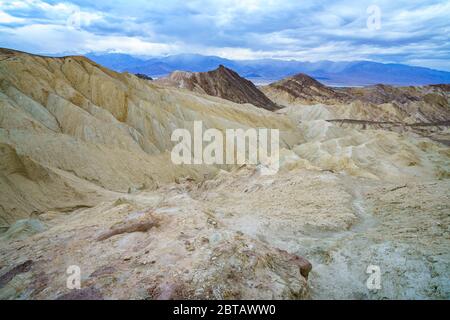 hikink il canyon dorato - circuito gower gulch nel parco nazionale della valle della morte in california negli stati uniti Foto Stock