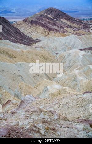 hikink il canyon dorato - circuito gower gulch nel parco nazionale della valle della morte in california negli stati uniti Foto Stock