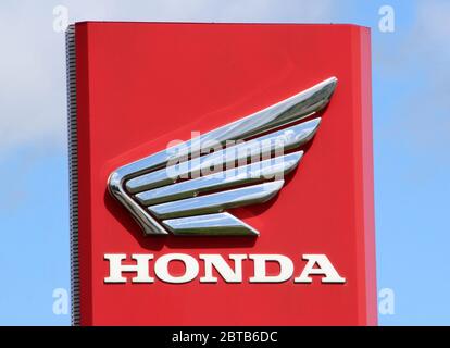 Londra, Regno Unito. 23 maggio 2020. Logo Honda della società automobilistica visto presso una concessionaria di automobili. Credit: Keith Mayhew/SOPA Images/ZUMA Wire/Alamy Live News Foto Stock