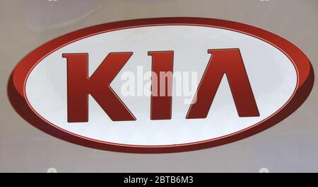 Londra, Regno Unito. 23 maggio 2020. Logo della società automobilistica Kia visto presso una concessionaria di automobili. Credit: Keith Mayhew/SOPA Images/ZUMA Wire/Alamy Live News Foto Stock