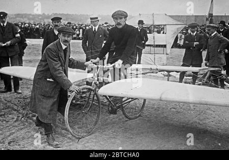 Aviette Contest - Foto scattata a Issy les Moulineaux vicino a Parigi, Francia, 7 giugno 1912 Foto Stock