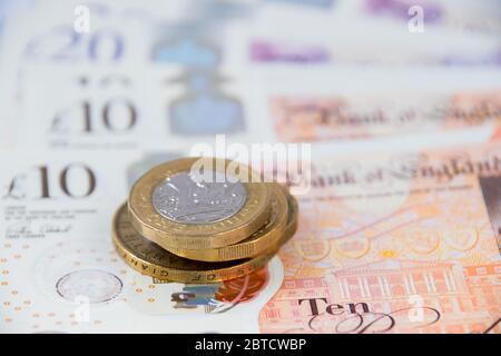Vista ravvicinata di una moneta da un chilo sulla valuta britannica della sterlina polimerica Foto Stock