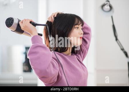 Concetto di vita quotidiana di giovane donna asiatica. Godendo di routine quotidiana 251 Foto Stock