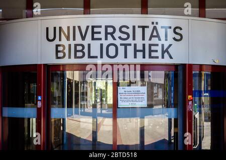 Bochum, zona della Ruhr, Nord Reno-Westfalia, Germania - RUB, Ruhr-Università Bochum, Biblioteca universitaria chiusa in tempi di pandemia corona. Bochum, Ruhrg Foto Stock