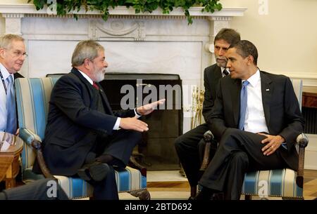 Il presidente Barack Obama incontra il Presidente Luiz Inacio Lula da Silva in Brasile nell'ufficio ovale su 3/14/09. Foto Stock