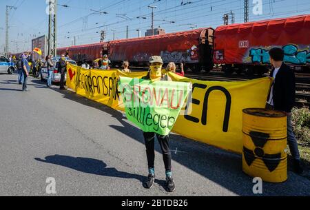 Muenster, Renania Settentrionale-Vestfalia, Germania - dimostrazione di energia nucleare al momento della crisi della corona con distanza e maschere di fronte, avversari Foto Stock