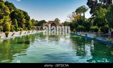 Padiglione delle quaranta colonne, Chehel Sotoun giardino persiano, patrimonio dell'umanità dell'UNESCO, Isfahan, Iran Foto Stock