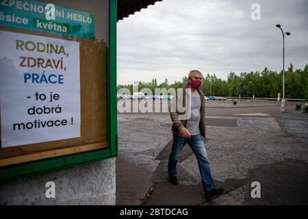 Karvina, Repubblica Ceca. 23 maggio 2020. I test condotti nella miniera di carbone nero di Darkov a Karvina (nella foto del 23 maggio 2020), Moravia settentrionale, hanno rivelato 212 casi COVID, 154 dei quali minatori o altri dipendenti della miniera, 54 membri della famiglia e quattro lavori in altre miniere, ha dichiarato ai giornalisti a Praga il ministro della Sanità Adam Vojtech, Repubblica Ceca, 24 maggio 2020. Sei dei dipendenti infetti sono pendolari dalla Polonia. I test relativi alla miniera di Darkov proseguiranno fino a lunedì. Foto Stock