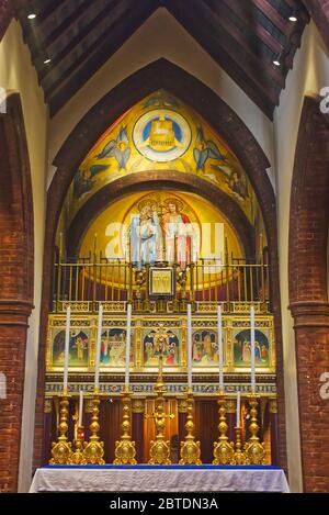 Cappella del Sacramento riservato nella chiesa del Santuario Anglicano di nostra Signora di Walsingham, Little Walsingham, Norfolk, UK Foto Stock