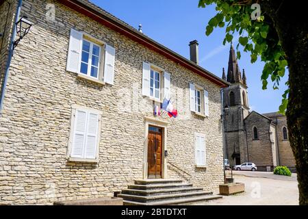 Municipio e chiesa, Dizimieu, Isère, Francia Foto Stock