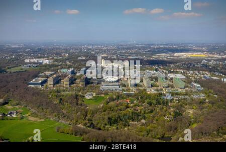 Ruhr University Bochum da sud con giardino botanico, 10.04.2019, vista aerea, Germania, Nord Reno-Westfalia, Ruhr Area, Bochum Foto Stock