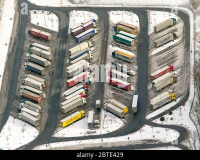 Parcheggio per camion sulla stazione autostradale Rhynern Sued, 26.01.2013, vista aerea, Germania, Nord Reno-Westfalia, Ruhr Area, Hamm Foto Stock
